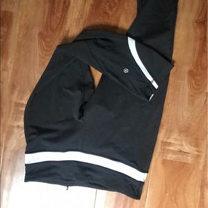 Lululemon cropped black leggings.